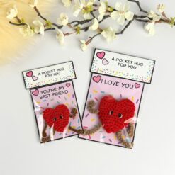 Alternative view of Virkmönster "Pocket Hug" Hjärta + utskriftbara skyltar och påstoppar