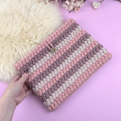 Virkmönster Laptop/iPad fodral "Rosebud"